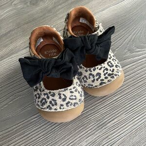 Stride Rite Baby Girl Leopard Shoes with Bow Size 3.5